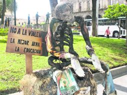 La obra incendiada era un vaquero que leía revistas, proponía la lectura como alternativa a la violencia.  /
