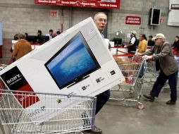 Expertos aseguran que sin una buena planeación, las personas podrán terminar sobre endeudadas. ARCHIVO  /