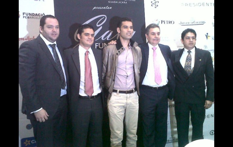 Rafael Márquez (c) se encuentra en la ciudad para dar a conocer el evento.  /