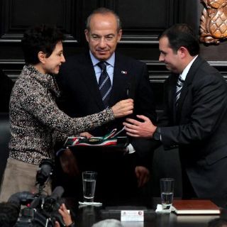 Entregan medalla Belisario Domínguez a Ernesto de la Peña