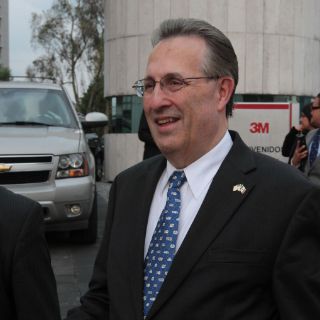 Anthony Wayne dialoga con diputados en San Lázaro