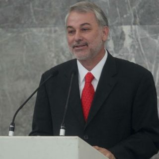 Emilio reta a transportistas a devolver concesiones