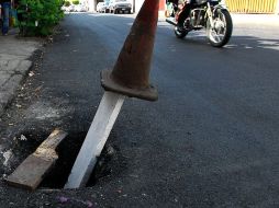 El robo de tapas en la ZMG es un fenómeno que existe, y que trae peligro tanto para peatones como ciclistas y automovilistas.  /