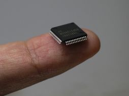 Busca reducir costos de su negocio de chips inalámbricos, dejándo la producción de semiconductores para teléfonos inteligentes. ARCHIVO  /