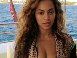 Beyoncé se ve disfrutando de un paseo en una embarcación. ESPECIAL  /