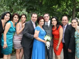 FAMILIA. Gilberto y Gloria con sus hijos: Rossana, Mónica, Marcela, Cesar, Georgina, Gilberto y Erika Loza.  /