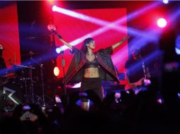 Rihanna aceleró los corazones de su fanáticos con sus exitosos temas. NTX  /