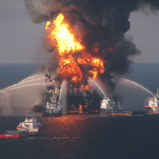 La BP pagará multa récord por derrame petrolero de 2010