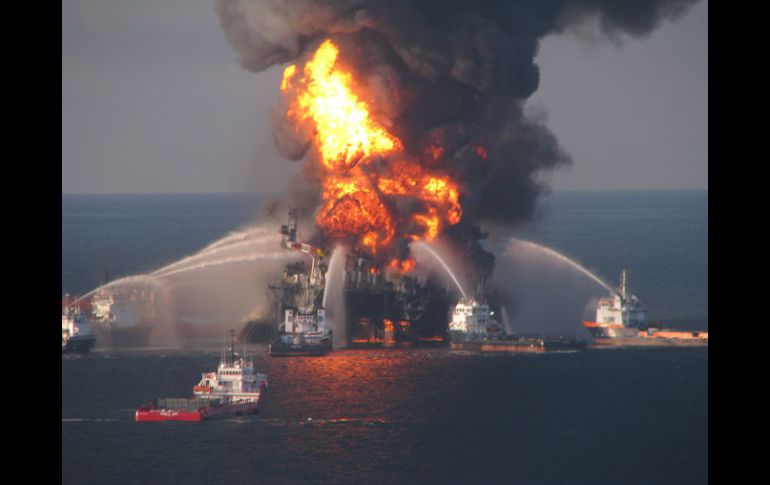 Fotografía tomada el 3 de julio de 2010 que muestra la plataforma petrolífera de BP en el Golfo de México. AP  /