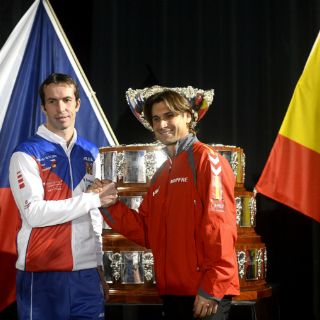 España y República Checa juegan la final 100