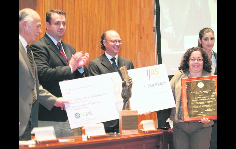 El IJAS también reconoció ayer, en forma póstuma, al arquitecto Carlos Núñez Hurtado.  /