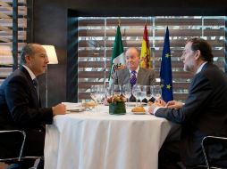 El presidente Felipe Calderón durante el almuerzo con el Rey Juan Carlos de España y el jefe de gobierno español, Mariano Rajoy. NTX  /