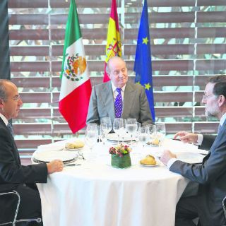 Calderón insta a la cooperación para salir de la crisis