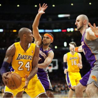 Los Lakers vencen 114-102 a los Suns