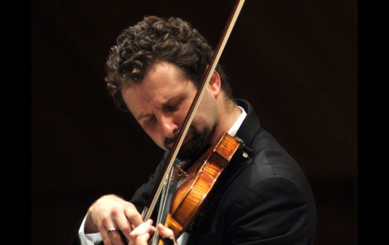 Ilya Gringolts derrochó virtuosismo al actuar como el violinista solista que acompañó a la Orquesta Sinfónica Nacional. NTX  /