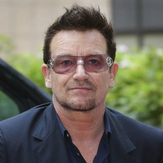 Bono presenta marca de jeans ciento por ciento africanos