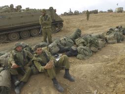 Soldados israelíes preparándose para una posible ofensiva. EFE  /