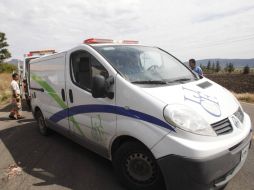 Personal del IJCF acudieron a la carretera para realizar trasladar a la persona fallecida a la morgue de Guadalajara. ARCHIVO  /