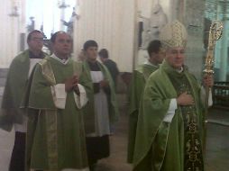 El arzobispo tapatío pidió a los católicos realizar acciones positivas.  /