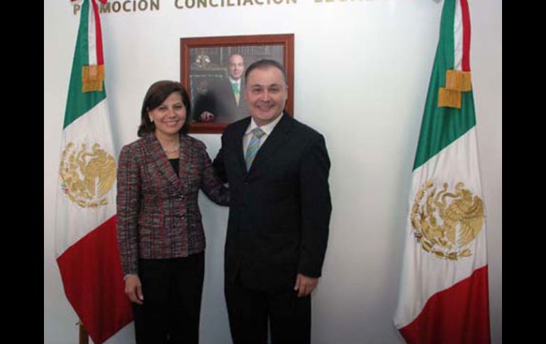 La titular de Secretaría del Trabajo, Rosalinda Vélez, y el Procurador Federal de Defensa del Trabajo (i), Gustavo Hernández. ARCHIVO  /