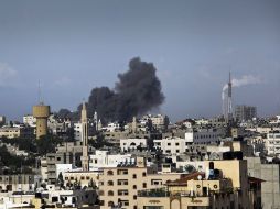 Los aparatos de la aviación israelí recrudecieron su ofensiva sobre varios puntos de la franja esta noche. EFE  /