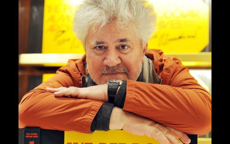 Almodóvar reconoció ser ''muy descarado'' y no tener ningún miedo al escenario. AP  /