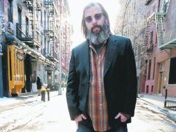 Steve Earle ha sido una de las estrellas de rock que mejor recibimiento ha tenido de la crítica literaria. ESPECIAL  /