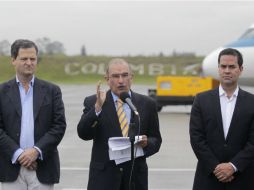 Humberto de la Calle, al centro, al lado de Frank Pearl (d). REUTERSS  /