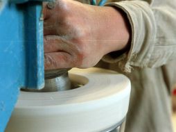 Imagen de la elaboración de piezas de cerámica artesanal. ARCHIVO  /