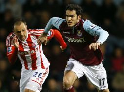 West Ham se mantiene en el lugar séptimo con 19 puntos, mientras que el Stoke City está en el décimo con 13 unidades. AP  /