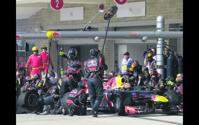 Por todo. Sebastian Vettel sale de los pits, durante la carrera disputada en el Circuito de las Américas. AFP  /