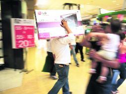 Consumo al por mayor. Los consumidores se dijeron satisfechos con las ofertas del Buen Fin.  /