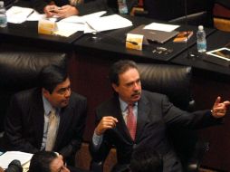 El coordinador del PRI, Emilio Gamboa y Miguel Barbosa, del PRD; entre los asistentes. ARCHIVO  /