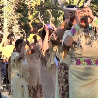 Roban piedras grabadas antiguas en sitio arqueológico en Los Angeles