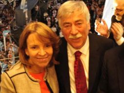 Susana Freydoz y su esposo, Carlos Soria, entonces gobernador de la sureña provincia de Río Negro. ARCHIVO  /