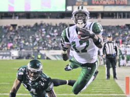 A volar. Plaxico Burress jugó recientemente con los Jets de Nueva York, que lo cortaron previo a la campaña 2012. AP  /
