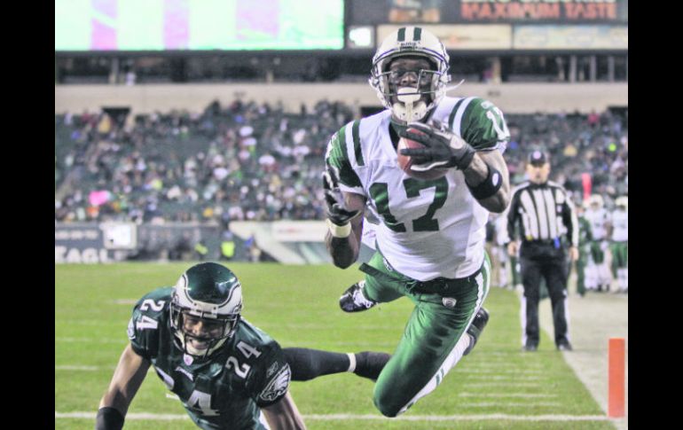 A volar. Plaxico Burress jugó recientemente con los Jets de Nueva York, que lo cortaron previo a la campaña 2012. AP  /