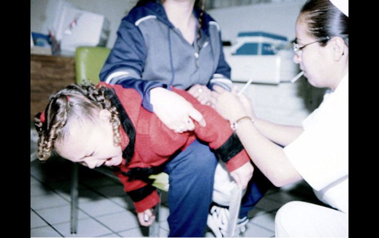 Un ejemplo sería: Los casos de tosferina en América Latina crecieron un 90% en la última década. ARCHIVO  /