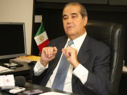 El Presidente de la Comisión de Hacienda Pública, Enrique Ramos Flores, en entrevista.  /