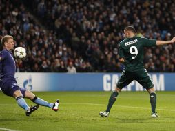 Karin Benzemá (9) abrió el camino a la calificación del Real Madrid con su gol. AP  /