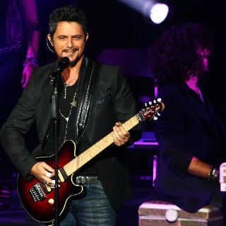 Sanz cree que los latinos tienen muchas cosas que aportar a EU