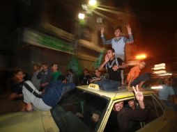 Palestinos celebran el Gaza tras el anuncio del fuego entre Israel y palestinos. REUTERS  /