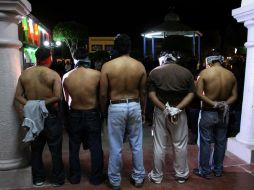 Integrantes de la Sección 22 del SNTE, permanecen detenidos por habitantes de San Pablo Villa de Mitla. XINHUA  /