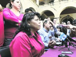 En una acalorada sesión, Irene Trejo y Juan Pelayo hablaron con los trabajadores sobre los pagos atrasados de su sueldo.  /