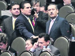 Beltrones (d) lleva a buen puerto la iniciativa de reorganizar las dependencias para el combate a la delincuencia. EL UNIVERSAL  /