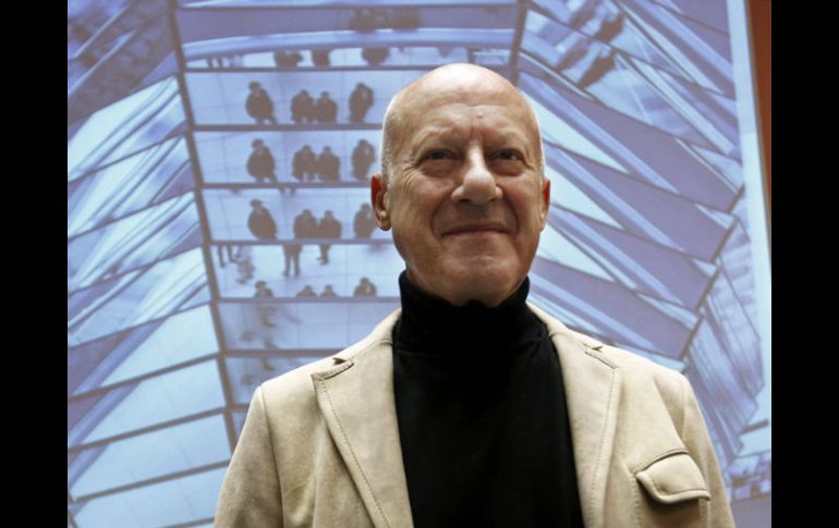 El arquitecto británico Norman Foster presentó en Madrid el ''Atlas de arquitecturas del siglo XXI''. EFE  /