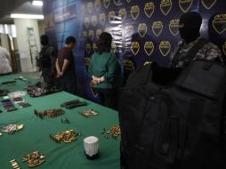 Durante el registro, los uniformados encontraron a los inculpados en posesión de armas y droga. ARCHIVO  /
