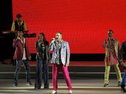 Bosé aprovechó el intervalo entre cada canción para exclamar su preocupación ante las situaciones de violencia en el mundo.  /