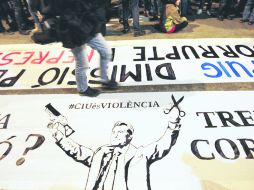 Opositores se manifiestan contra la violencia,que según ellos,representa el candidato a presidente de la Generalitat deCataluña.REUTERS  /