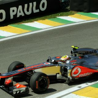 Hamilton domina la primera práctica en Brasil